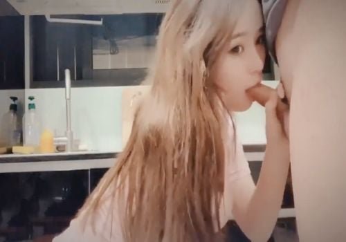 กองพีชของแฟนสาวของเขา