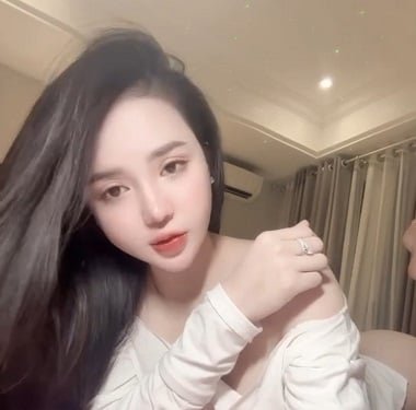 Chu Thuy Quynh มีเสน่ห์และร้อนแรง