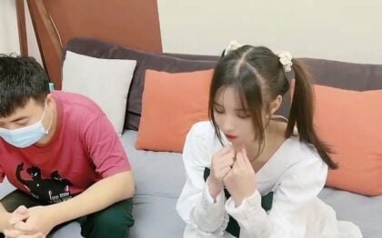 หญิงสาวพอใจกับพี่ใหญ่ของเธอ