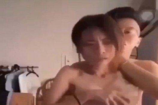 Hoang Cuu Bao และ Linh Linh ค้นพบความลับทางเพศผ่านคลิปร้อน