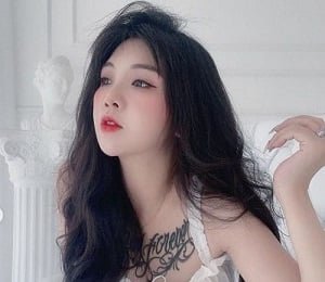 Phuong Min เล่นเกมเต้นรำกับแฟนของเธออย่างอิสระในห้องนอน